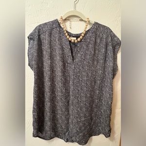 Banana Republic * Women Large * Lightweight Sleeveless Blouse (navy/black)